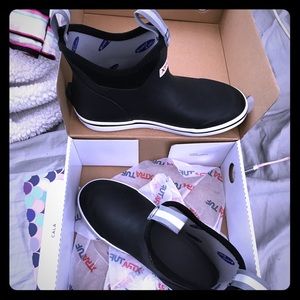 Women’s XTRATUF ankle boots size 6